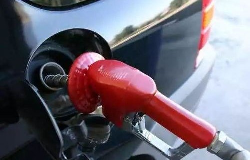 92的车加了95会伤车吗(油箱盖写92以上油加95的好吗)