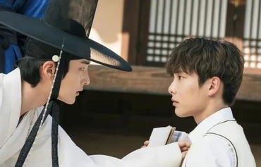 短剧闪婚成宠，首富大佬爱上我——一场跨越82集的浪漫之旅