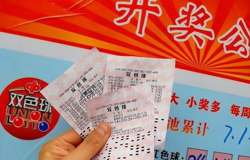 女孩刮彩票误以为中百万，乌龙事件揭秘