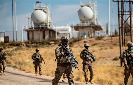 6枚火箭弹击中叙利亚东部美军基地，军事冲突的阴影再次降临？