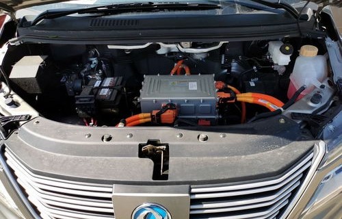 东风风行菱智m5ev(东风风行菱智m5EV的动能回收怎么调开关在那个位置)