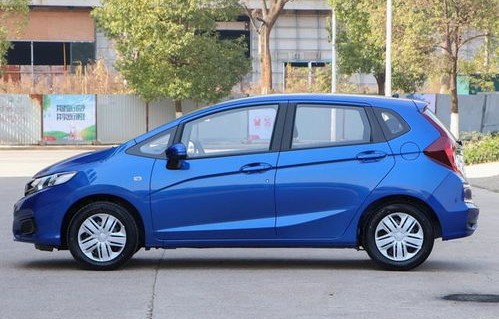 女生开丰田致炫好还是飞度好(买致炫还是飞度)