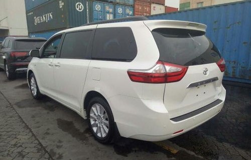 丰田塞纳商务车七座(丰田塞纳商务车七座自动门)