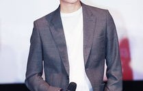 陈晓出席活动眼眶泛红，情感深藏，真情流露的瞬间