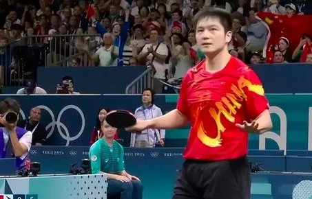 皇马巨星云集，樊振东与姆巴佩等合影引爆全球热议