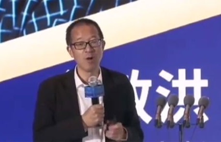 董明珠直播现场训诫下属，俞敏洪巧妙圆场——职场沟通的艺术