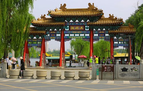 趵突泉之突字为何少一点，历史与文化之谜