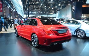 奔驰c200图片(红色奔驰c200图片)