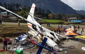 美国一客机与直升机相撞坠河，惊魂时刻的悲剧