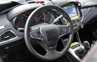 雪佛兰科鲁兹2023款(雪佛兰科鲁兹2023款方向盘介绍)