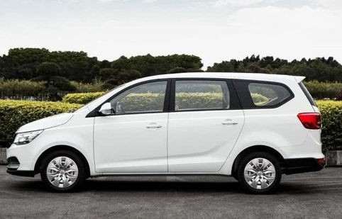 五菱豪华7座商务车(五菱豪华7座商务车电动)