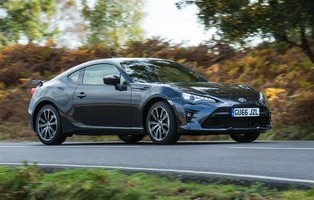 最便宜的跑车多少钱一台(最便宜的 跑车)