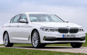 宝马全新5系(宝马全新5系实车 它和奔驰E级你觉得谁更帅)