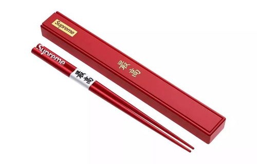 胶带与百万美元的奇妙之旅，如何用胶带贴墙上的香蕉并拍出价值连城的照片