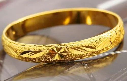金镯子背后的智慧，如何从一次金价下跌中省出1200元