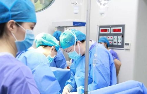 医生回应烧伤妈妈钢丝球清创事件，专业操作还是医疗伦理的缺失？