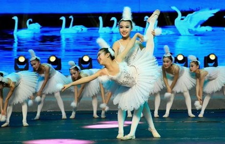 短剧呦呦鹿鸣——白研的百集演绎之旅