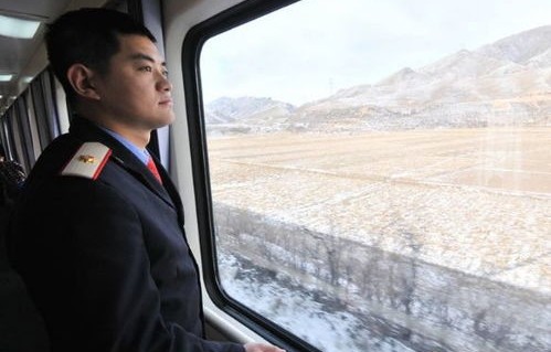 列车员推销化妆品的背后，价格高昂，选择放弃