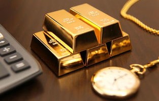 金饰市场震荡，每克跌破700元，网友泪洒金市