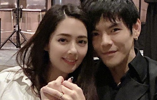 向佐穿向太衣服走红毯，时尚的跨界演绎