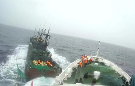 故意冲撞石山舰事件，17人被抓的背后