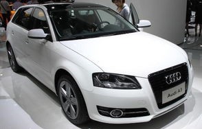 奥迪a3三厢多少钱(奥迪a3三厢多少钱落地)