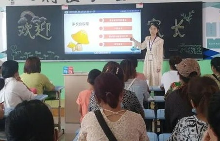 班主任在家长群催缴医保，当地积极回应与行动