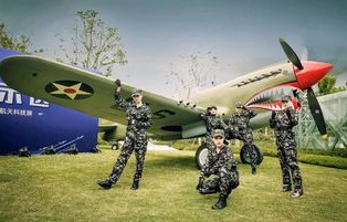 史诗级场面，歼-20与苏-57的空中对决与共舞