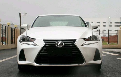 雷克萨斯is300c(雷克萨斯is300车船税多少钱一年)