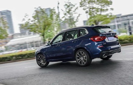 女生开宝马x3还是奔驰glc(女生开宝马x3还是奔驰glc哪个省油)