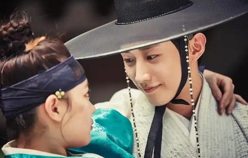 月光姐姐回来了，一部80集短剧的魅力与影响