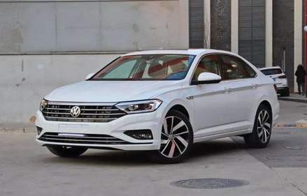 一汽大众速腾(一汽大众速腾15t超越版)