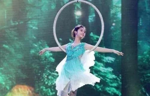 杂技之殇，女演员高空坠落事件纪实