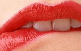 医生提醒，舌头舔嘴唇，这个坏习惯的危害与改变之道