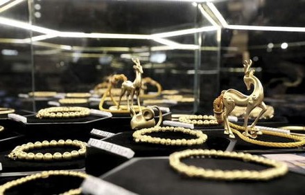 金饰价格飙升，每克超870元背后的市场解析与消费者视角