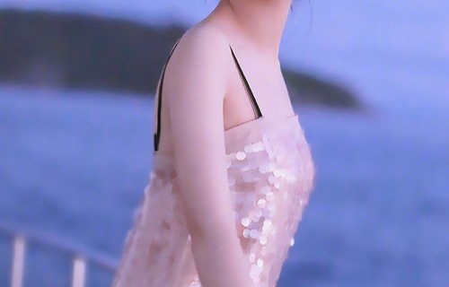 蓝盈莹春晚彩排妆容，贵气之美，璀璨绽放