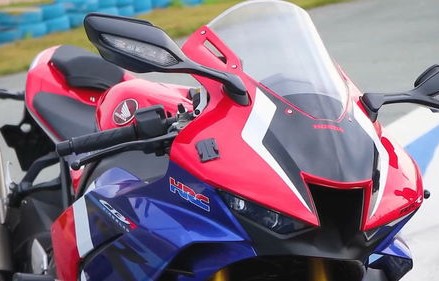 本田cbr1000rr(本田CBR1000RRR)