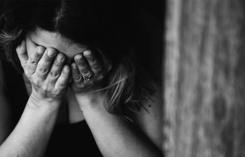 男子疏忽大意，丈母娘被遗忘在高速上——一次深刻的教训