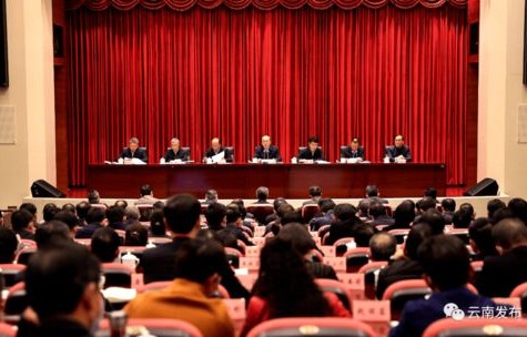 中央政法会议，坚决打击电诈黄赌毒，一抓到底