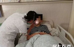 双双惊觉，女子得知友人肠癌诊断后，自我检查竟也发现同病之痛