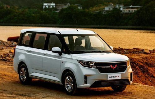 五菱宏光plus(五菱宏光plus属于什么车型)