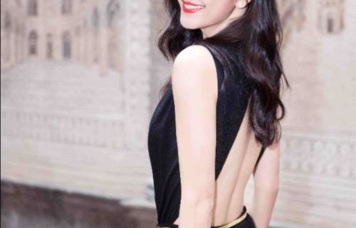 笑场瞬间——高冷模特的温暖反应