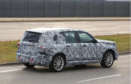 奔驰女款30万左右(奔驰女款30万左右迷你车)