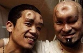 误入歧途，两男子盗窃时反锁自己屋内