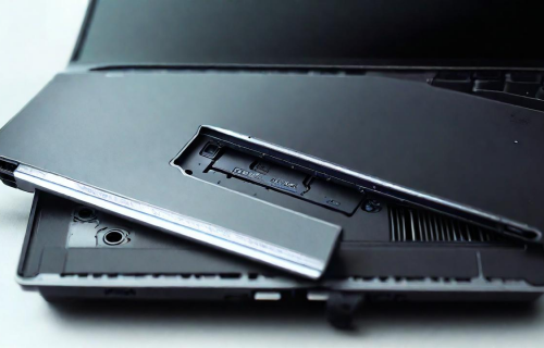 笔记本电源键亮但黑屏（戴尔笔记本电源键亮但黑屏）