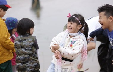 短剧萌宝天降，捡到首富亲爸——93集的温馨与惊喜