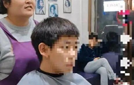 晓华发型师引领潮流，拉动全市消费1.2亿的美丽传奇