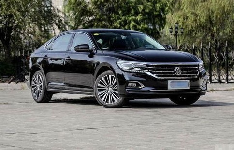 男的开迈腾好还是帕萨特(年轻人选迈腾还是帕萨特)