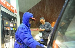 卡友情深，43岁司机高速上猝死，卡友接力完成其未尽的送货使命