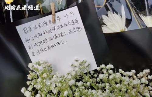 倾尽一城花，只为奠一人